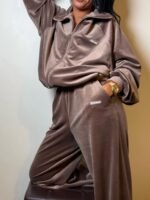 Veliūrinis VE Label kostiumas - Image 2