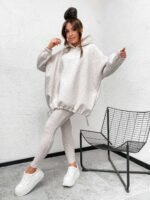 Kostiumas su tamprėmis