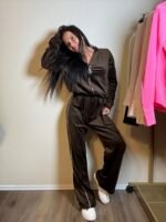 Veliūro kostiumas Brown - Image 3