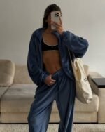 Veliūrinis kostiumas - Image 4